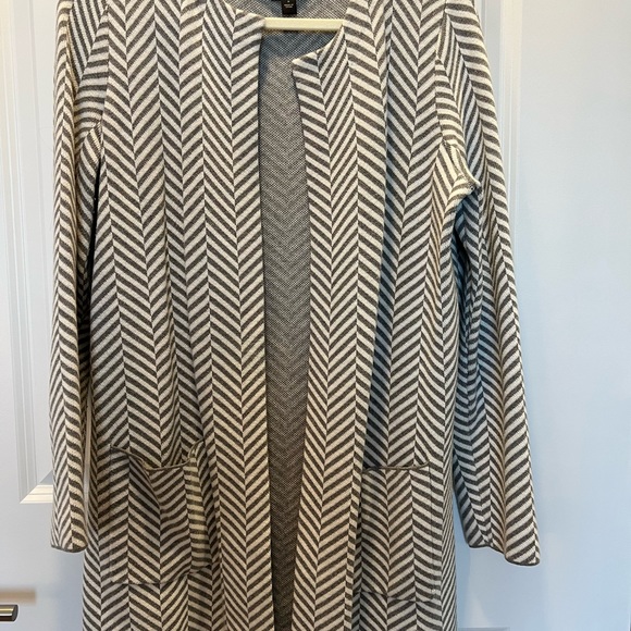 AnnTaylor Jacket. Like New condition. - Picture 2 of 7